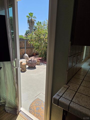 757 Redwood Lane, Lemoore, CA 93245