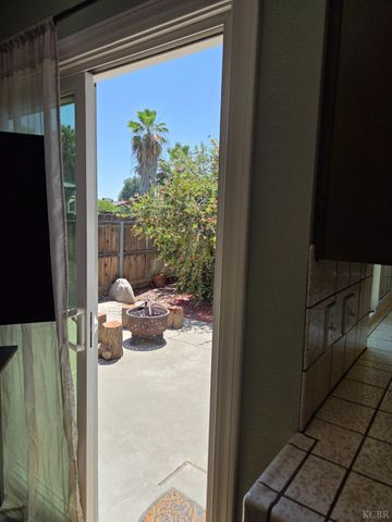 757 Redwood Lane, Lemoore, CA 93245