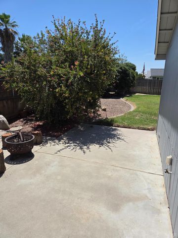 757 Redwood Lane, Lemoore, CA 93245