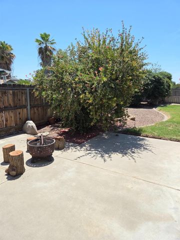 757 Redwood Lane, Lemoore, CA 93245