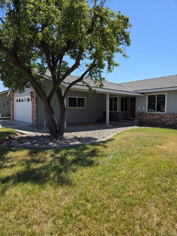 757 Redwood Lane, Lemoore, CA 93245