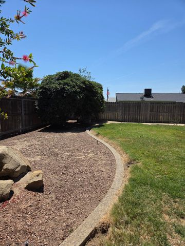 757 Redwood Lane, Lemoore, CA 93245