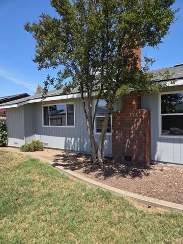 757 Redwood Lane, Lemoore, CA 93245