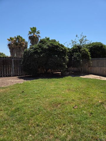 757 Redwood Lane, Lemoore, CA 93245