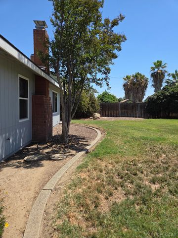 757 Redwood Lane, Lemoore, CA 93245
