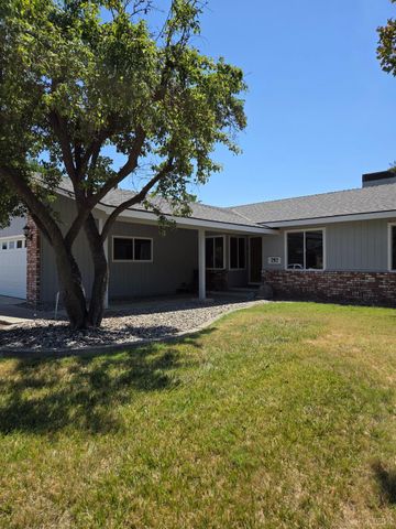 757 Redwood Lane, Lemoore, CA 93245