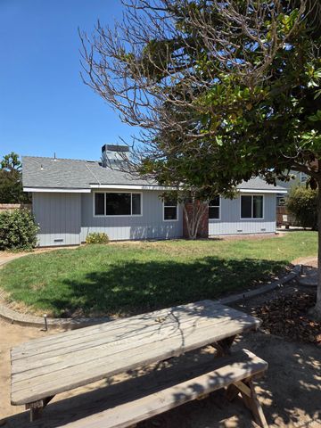 757 Redwood Lane, Lemoore, CA 93245