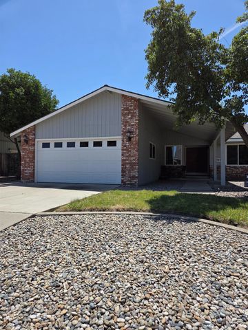 757 Redwood Lane, Lemoore, CA 93245