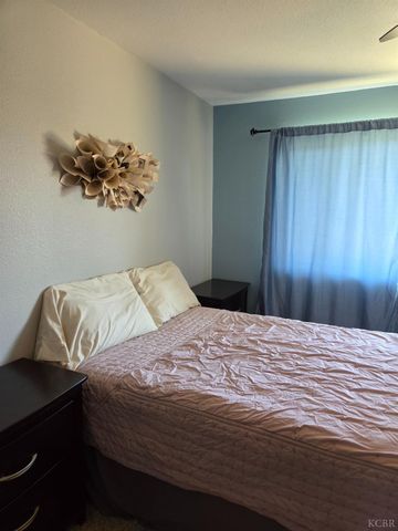 757 Redwood Lane, Lemoore, CA 93245