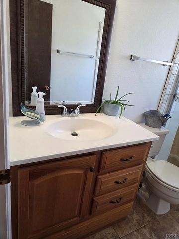 757 Redwood Lane, Lemoore, CA 93245