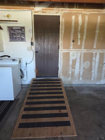 757 Redwood Lane, Lemoore, CA 93245