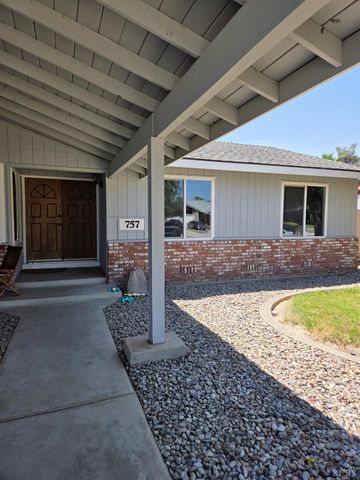 757 Redwood Lane, Lemoore, CA 93245