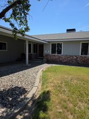 757 Redwood Lane, Lemoore, CA 93245