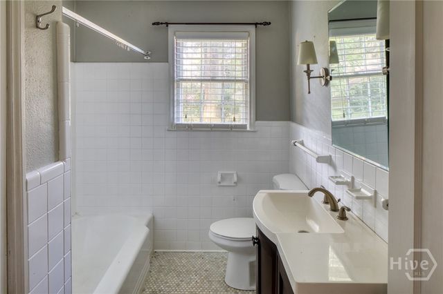 2201 E 41st Street, Savannah, GA 31404