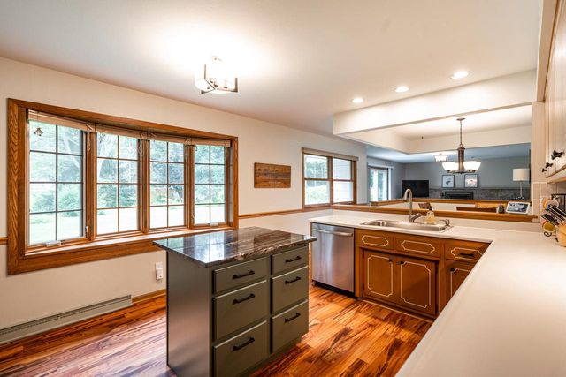 6239 W Carolann DRIVE, Brown Deer, WI 53223