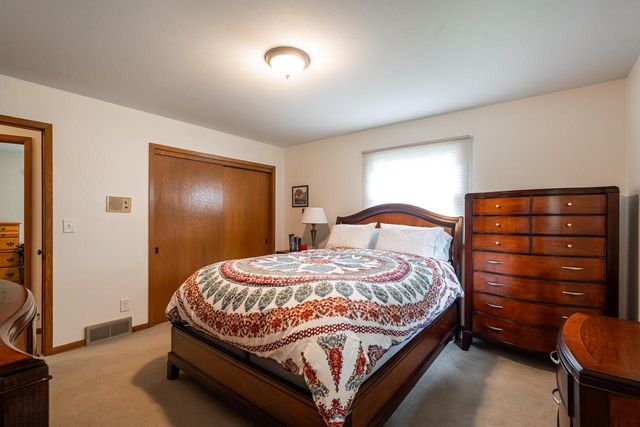 6239 W Carolann DRIVE, Brown Deer, WI 53223