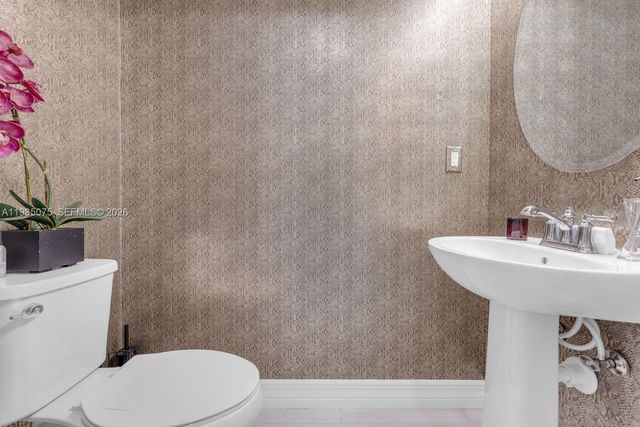 8351 NW 7th Ct, Plantation, FL 33324