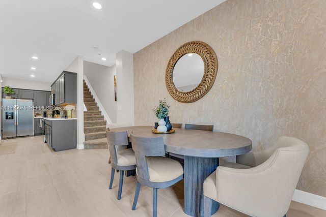 8351 NW 7th Ct, Plantation, FL 33324