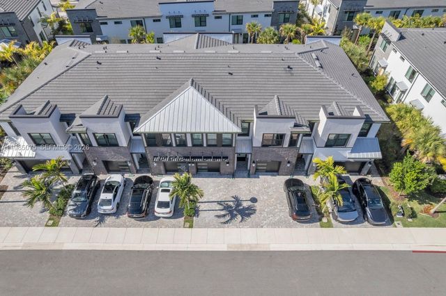 8351 NW 7th Ct, Plantation, FL 33324