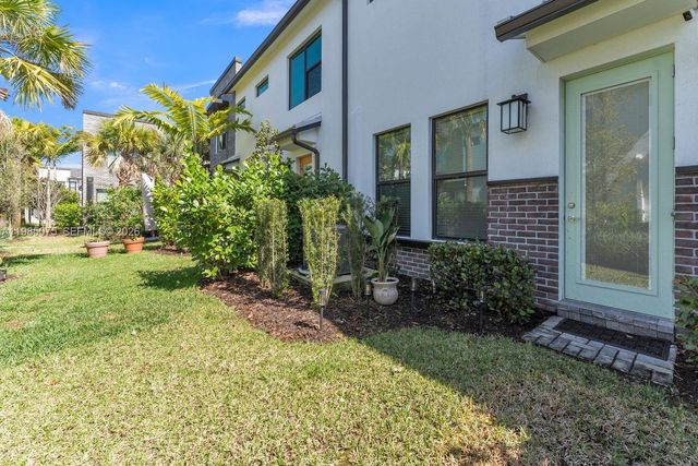8351 NW 7th Ct, Plantation, FL 33324