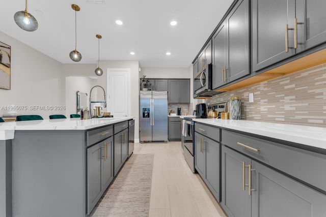 8351 NW 7th Ct, Plantation, FL 33324