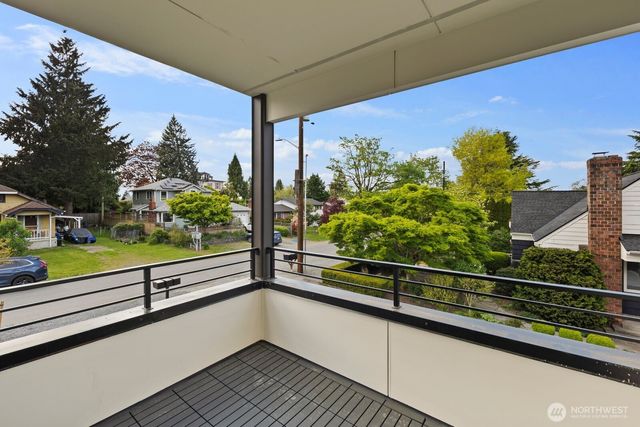 9024 Corliss Avenue N, Seattle, WA 98103