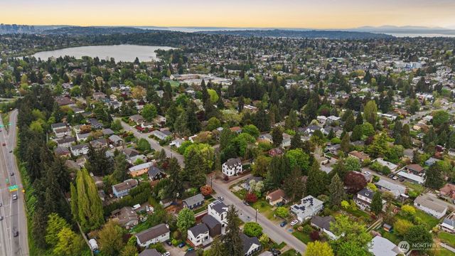 9024 Corliss Avenue N, Seattle, WA 98103