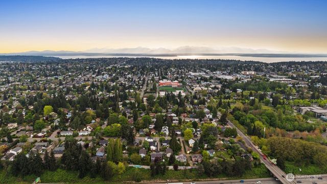 9024 Corliss Avenue N, Seattle, WA 98103