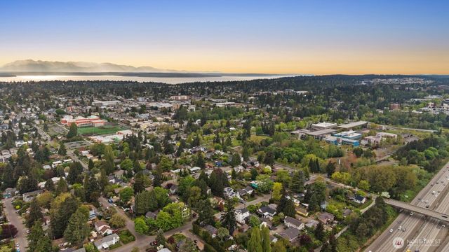 9024 Corliss Avenue N, Seattle, WA 98103