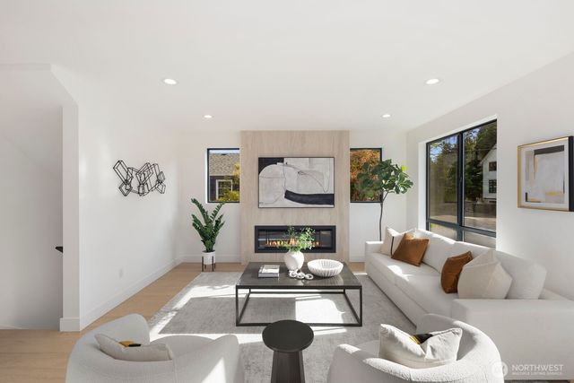 9024 Corliss Avenue N, Seattle, WA 98103