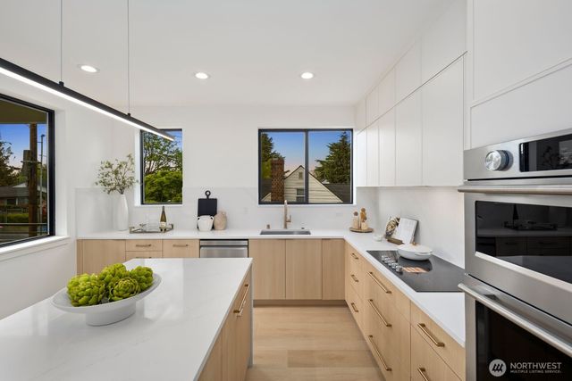 9024 Corliss Avenue N, Seattle, WA 98103