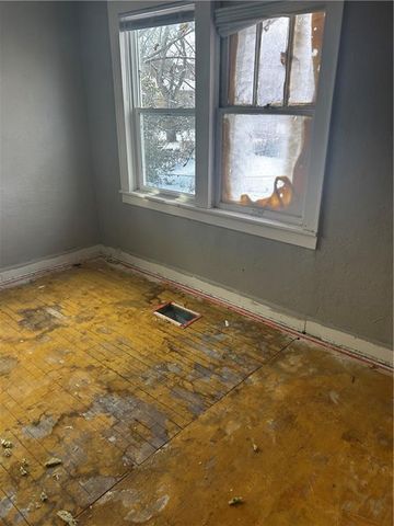 72 S 19th Street, Kansas City, KS 66102