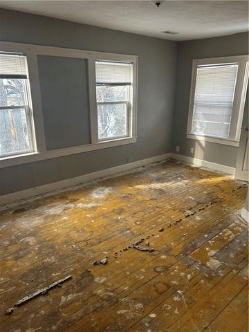 72 S 19th Street, Kansas City, KS 66102