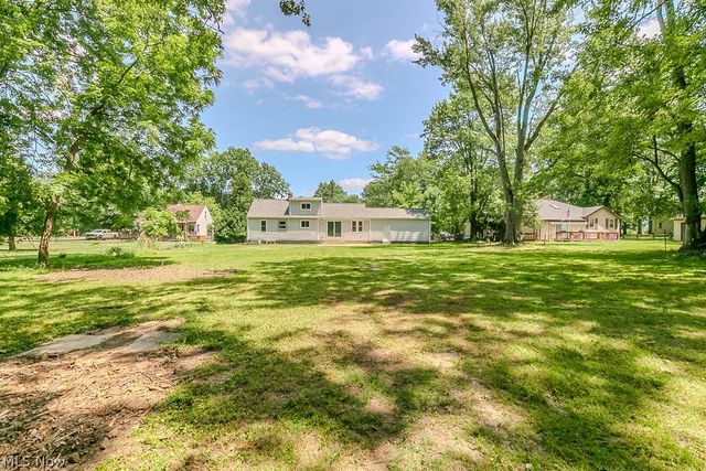 2986 Bishop Road, Willoughby Hills, OH 44092