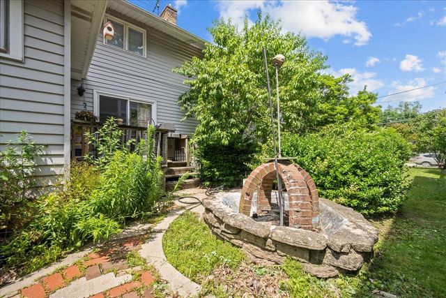 2490 Green Bay Road, Highland Park, IL 60035