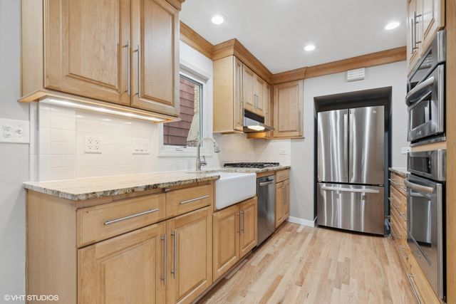 2490 Green Bay Road, Highland Park, IL 60035