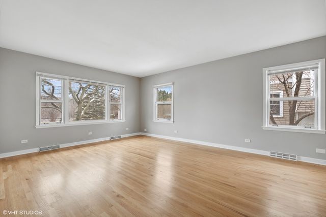 2490 Green Bay Road, Highland Park, IL 60035