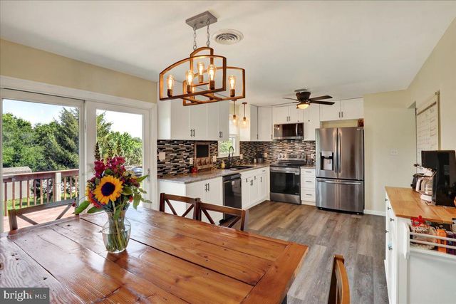 73 SLEEPY HOLLOW RD, Lititz, PA 17543