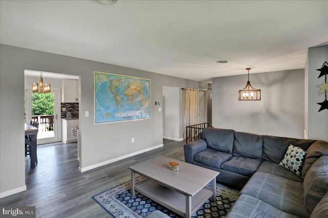 73 SLEEPY HOLLOW RD, Lititz, PA 17543