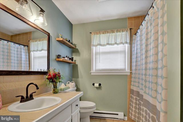 73 SLEEPY HOLLOW RD, Lititz, PA 17543