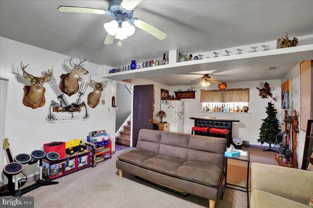 73 SLEEPY HOLLOW RD, Lititz, PA 17543