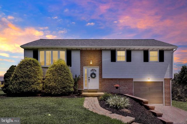 73 SLEEPY HOLLOW RD, Lititz, PA 17543