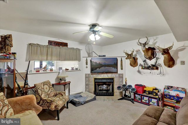 73 SLEEPY HOLLOW RD, Lititz, PA 17543