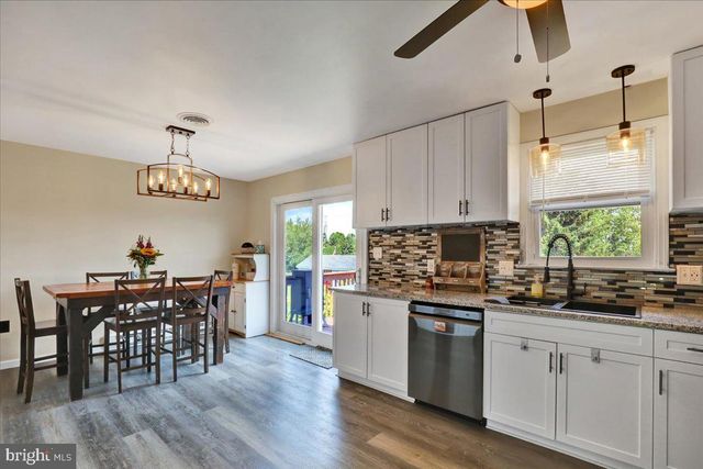 73 SLEEPY HOLLOW RD, Lititz, PA 17543