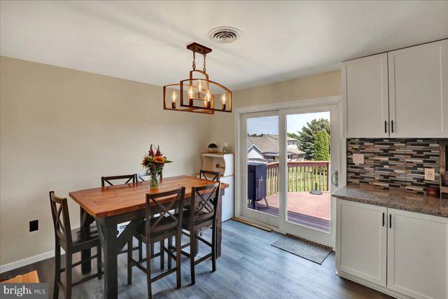 73 SLEEPY HOLLOW RD, Lititz, PA 17543