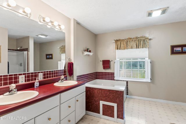 10077 Westland Drive, Knoxville, TN 37922