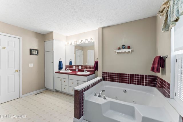 10077 Westland Drive, Knoxville, TN 37922