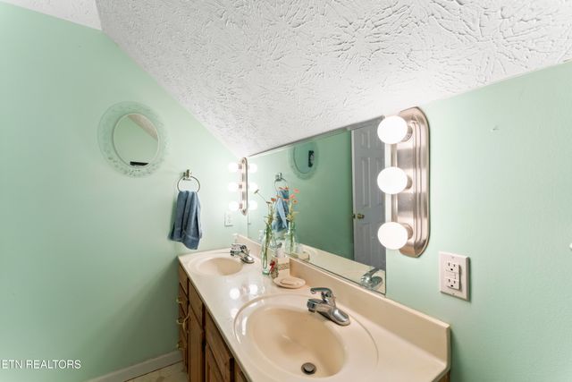 10077 Westland Drive, Knoxville, TN 37922