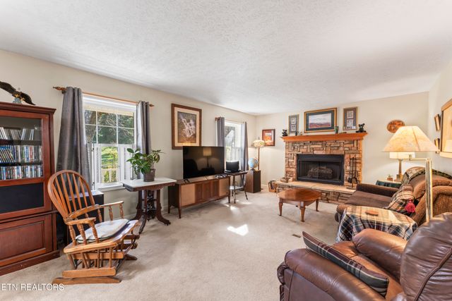 10077 Westland Drive, Knoxville, TN 37922