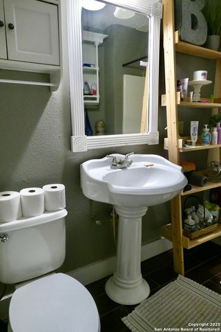 543 County Road 5781, Castroville, TX 78009